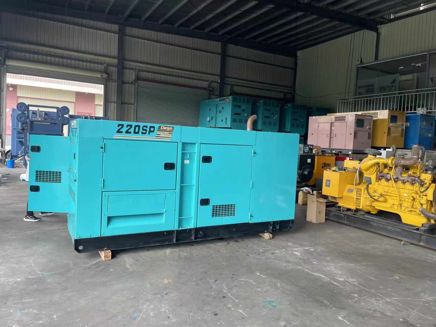 卧龙800kW 柴油发电机的输出电流波动范围是多少？